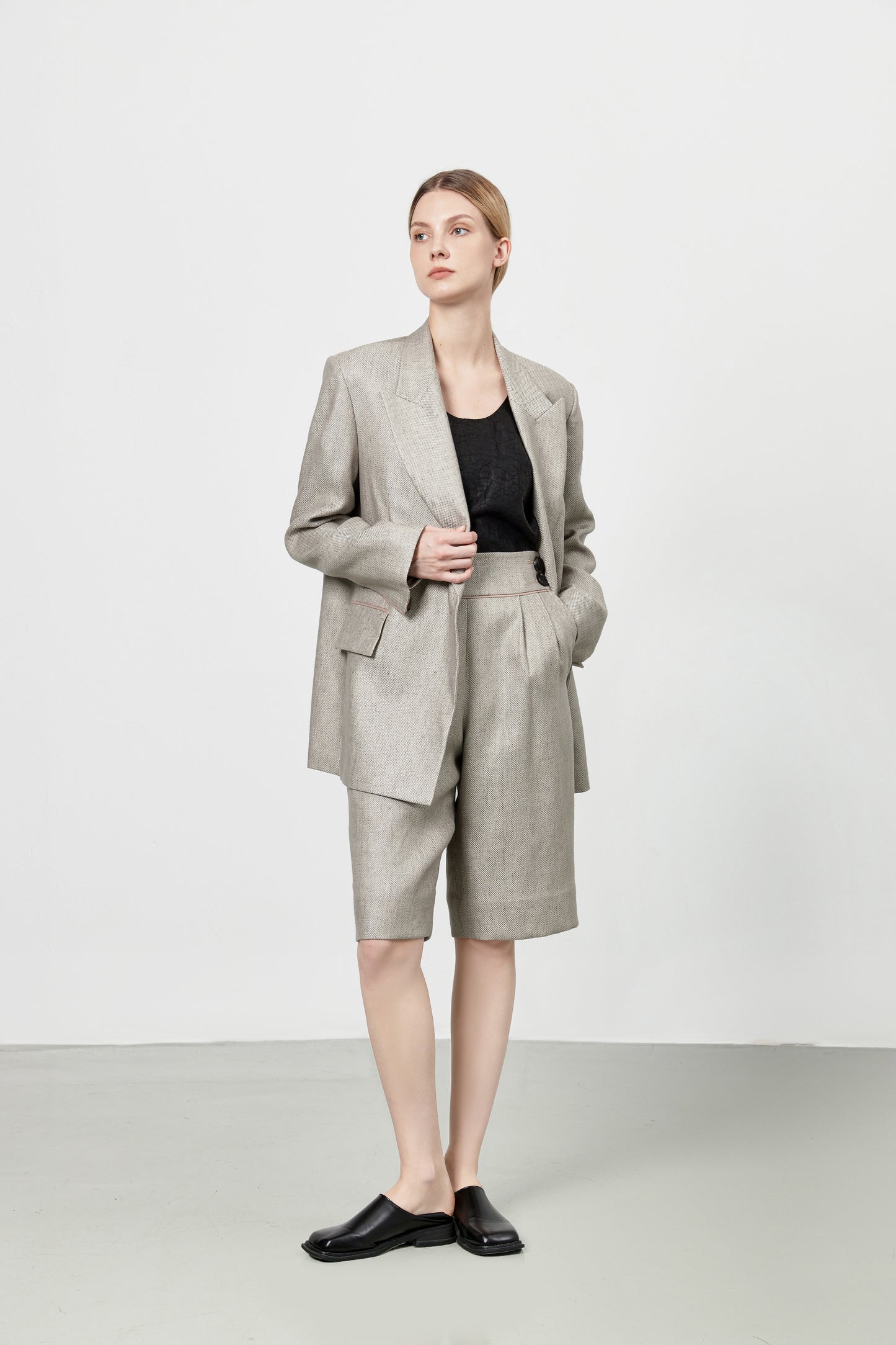 Short Linen Trousers