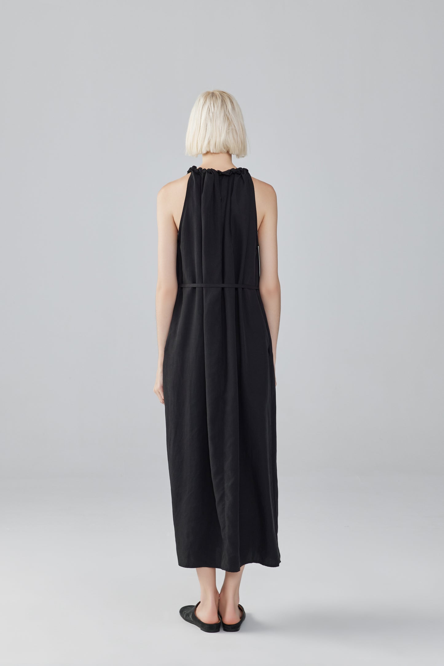 Sleeveless Linen Dress With a Belt