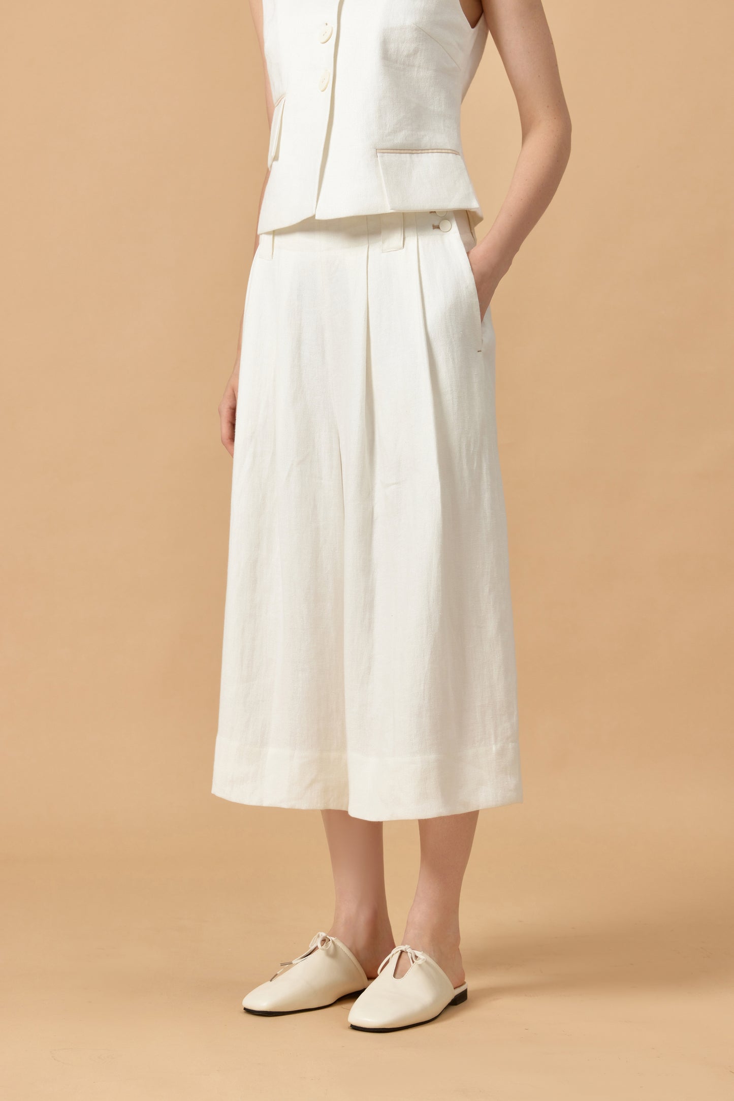 Linen Capri Trousers