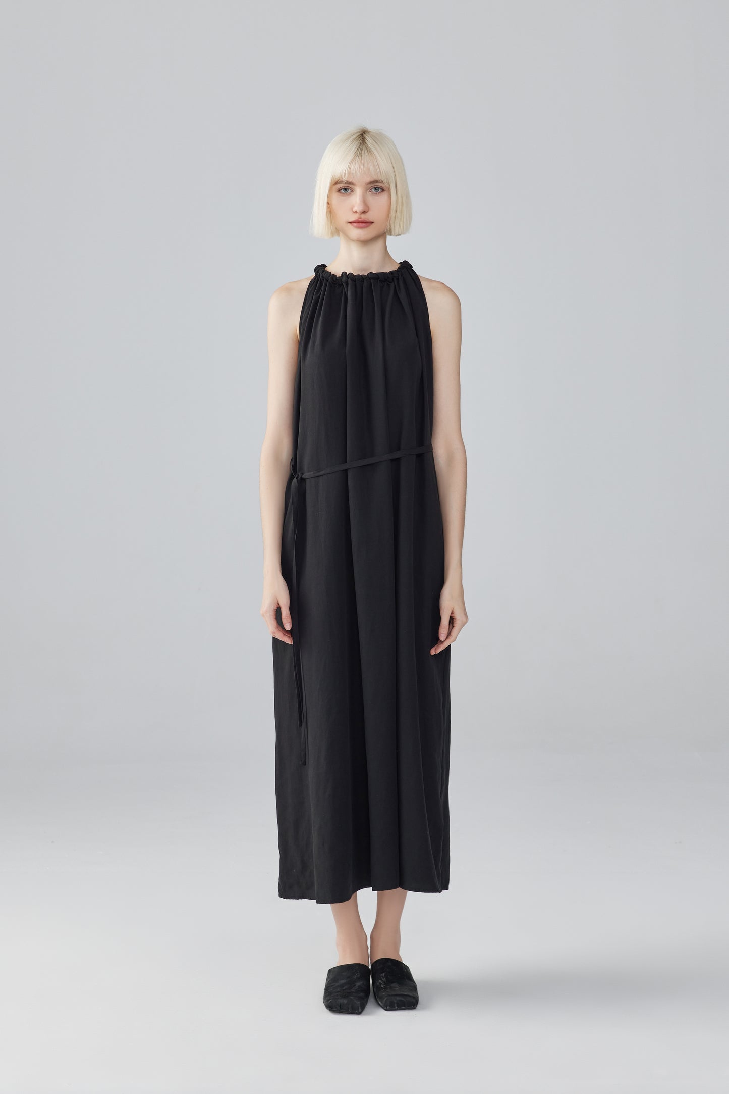 Sleeveless Linen Dress With a Belt