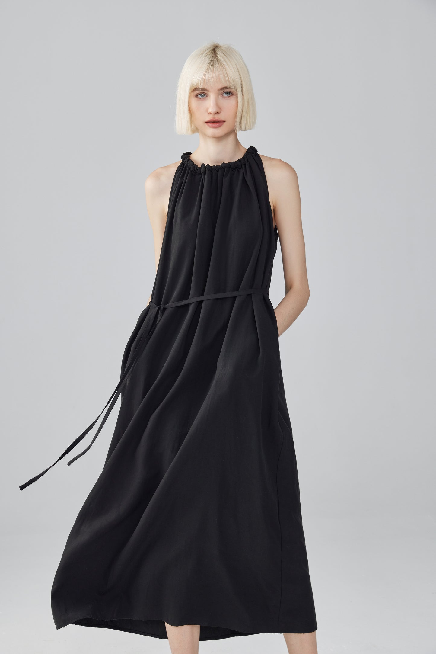 Sleeveless Linen Dress With a Belt