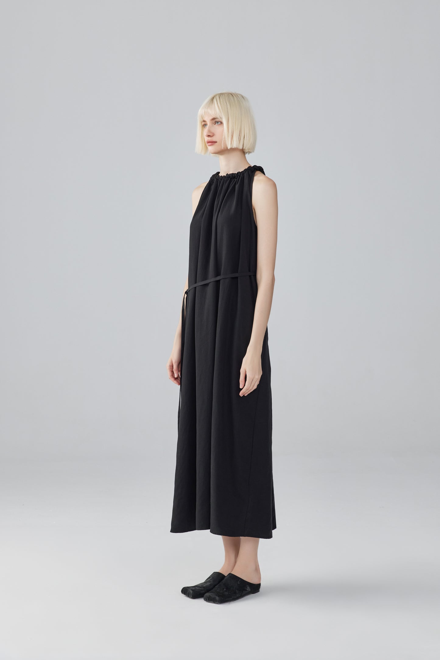 Sleeveless Linen Dress With a Belt